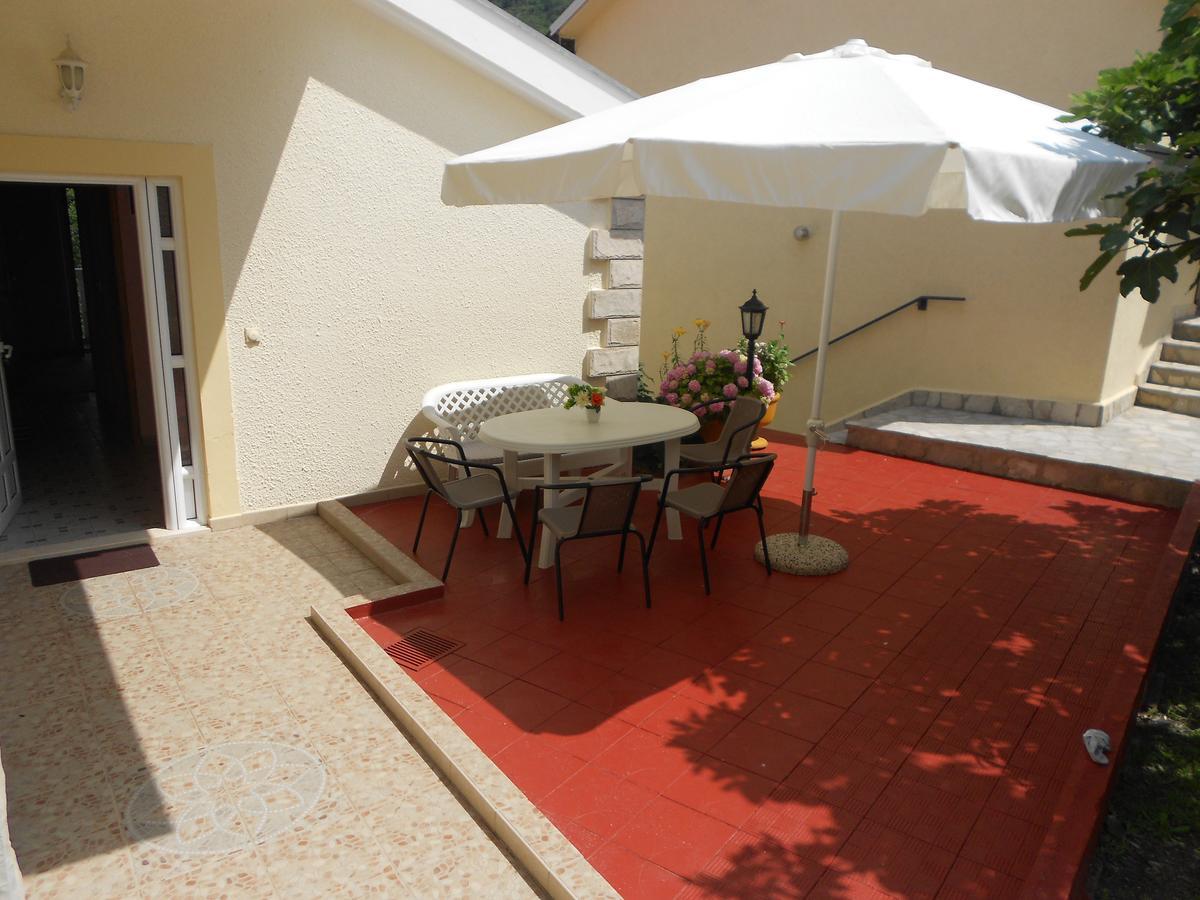 Lorena Rooms Risan Extérieur photo